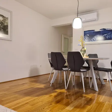 Pinna Nobilis, Private Parking * Makarska