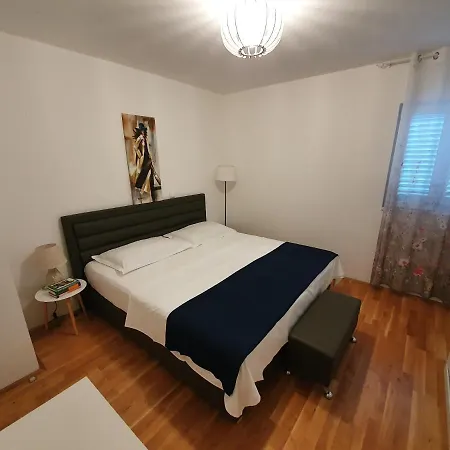 Pinna Nobilis, Private Parking Apartment Makarska